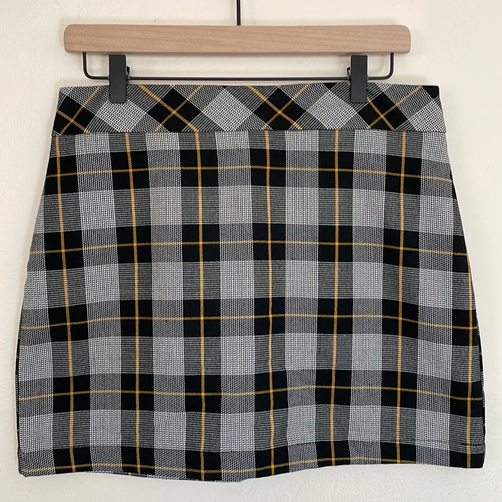 Plaid mini skirt